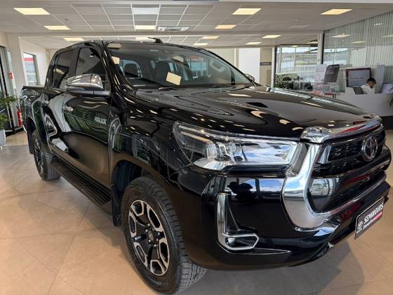 TOYOTA HILUX 2.8 D-4D TURBO DIESEL CD SRX 4X4 AUTOMÁTICO